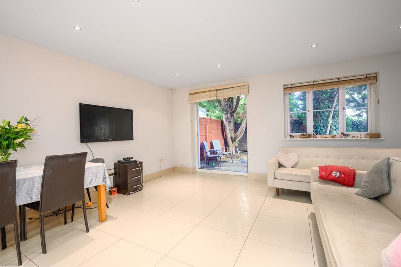 Property photo 3 of 9 Photo 9