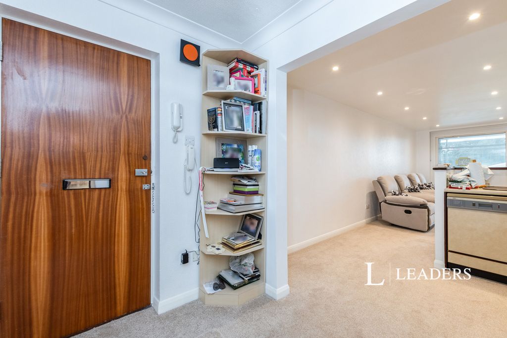 Property photo 3 of 18 Pbox-Img.Jpg