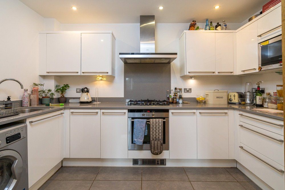 Property photo 3 of 10 Kitchen