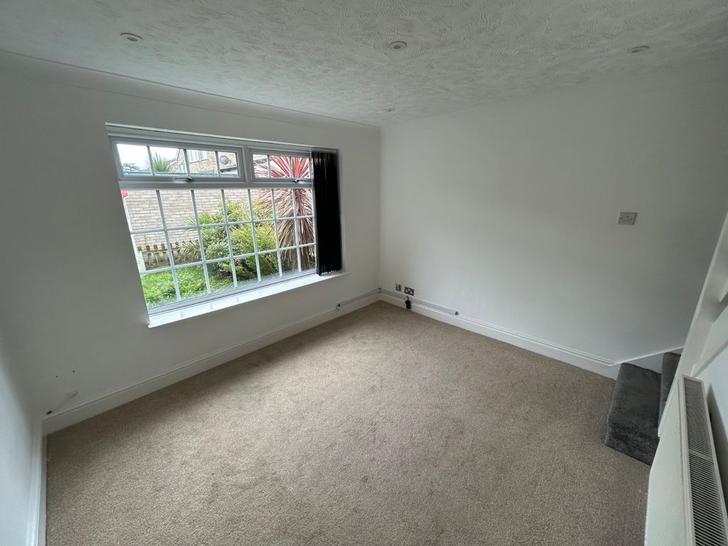 Property photo 2 of 12 Lounge