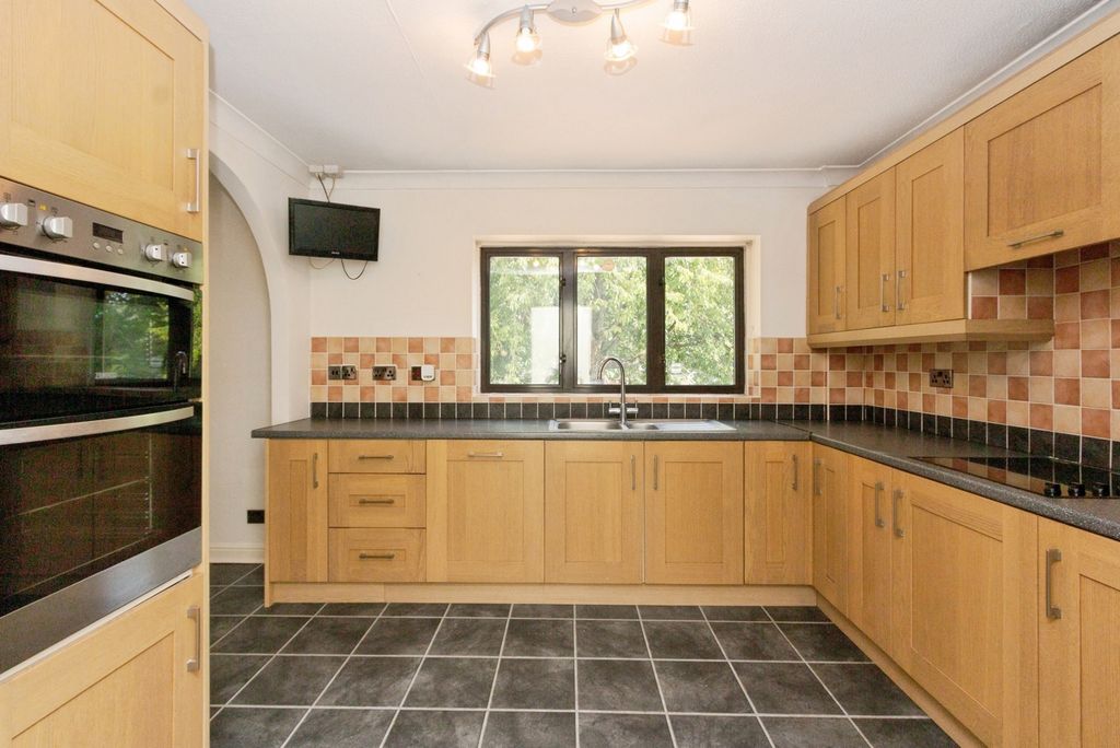 Property photo 2 of 17 Photo