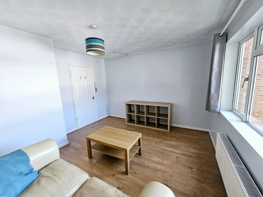 Property photo 2 of 11 Living Room