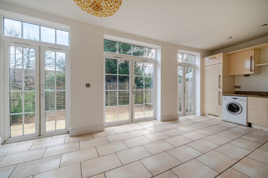 Property photo 1 of 11 Kitchen