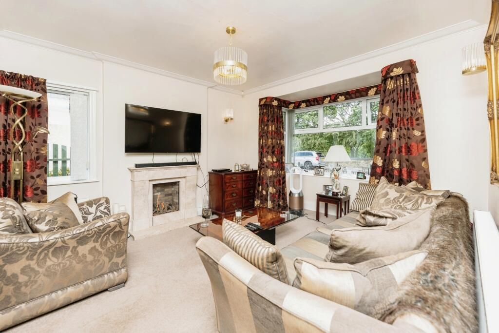 Property photo 3 of 15 Living Room