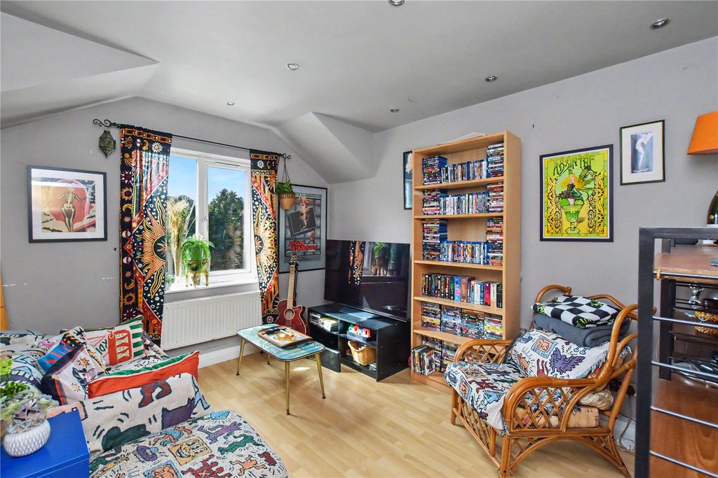 Property photo 2 of 10 Picture No. 18