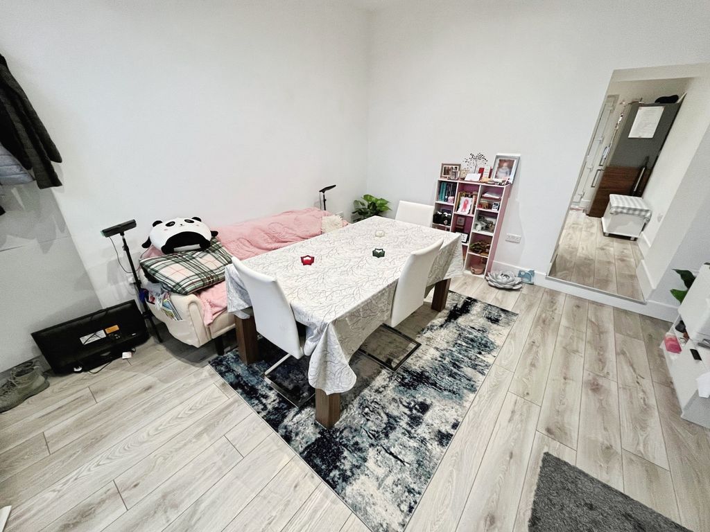 Property photo 2 of 8 Living Room