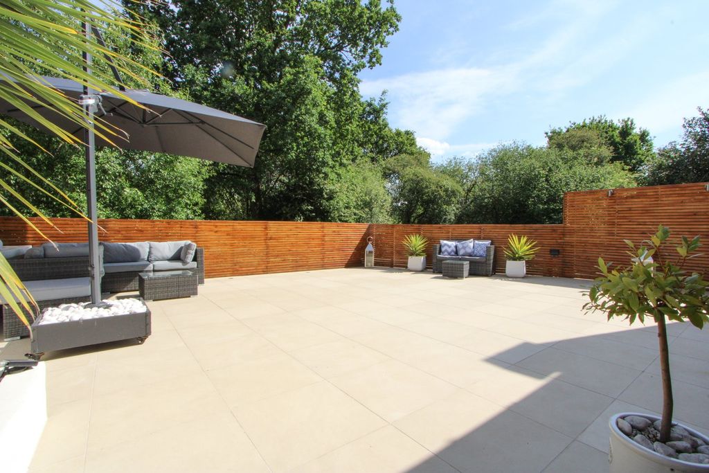 Property photo 2 of 34