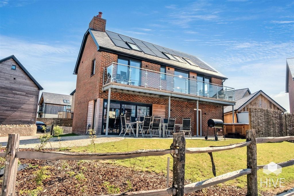 Property photo 1 of 32