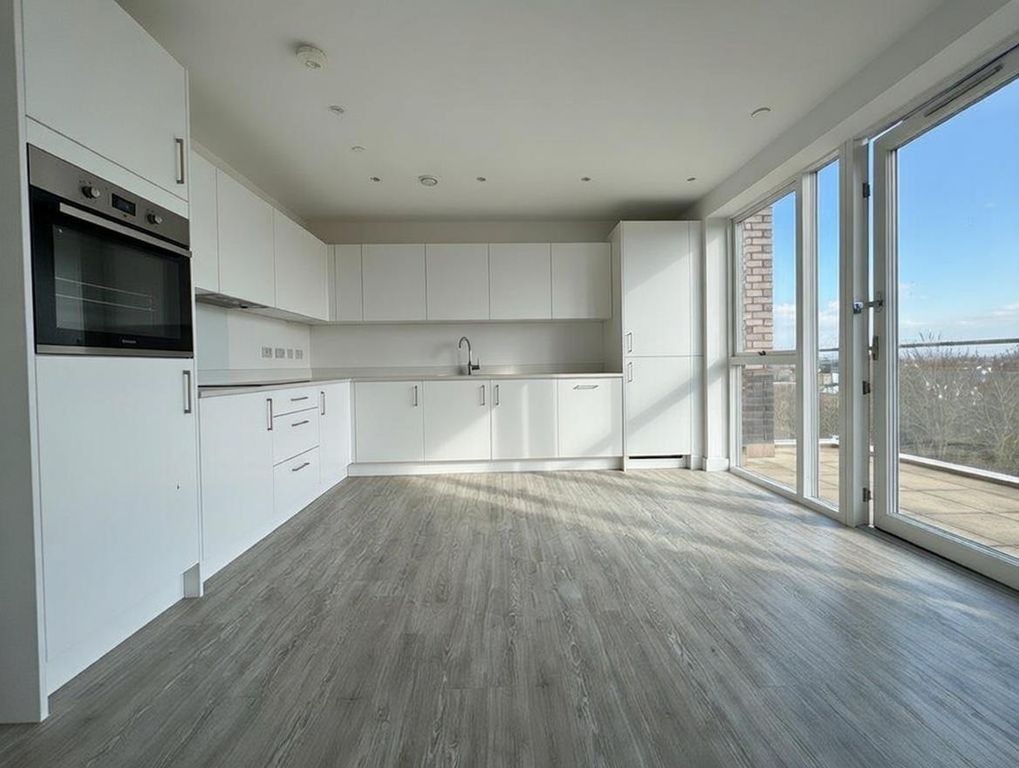 Property photo 1 of 10 Kitchen.Jpg