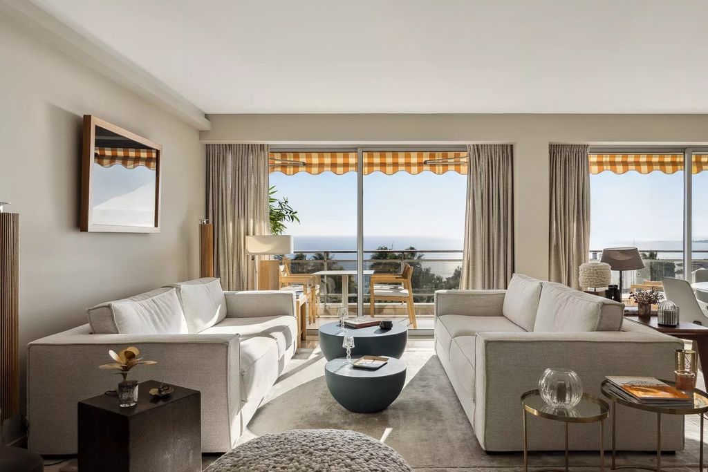 Property photo 1 of 10 Superb 4-Room Apartment With Panoramic Sea View In A Prestigious Residence