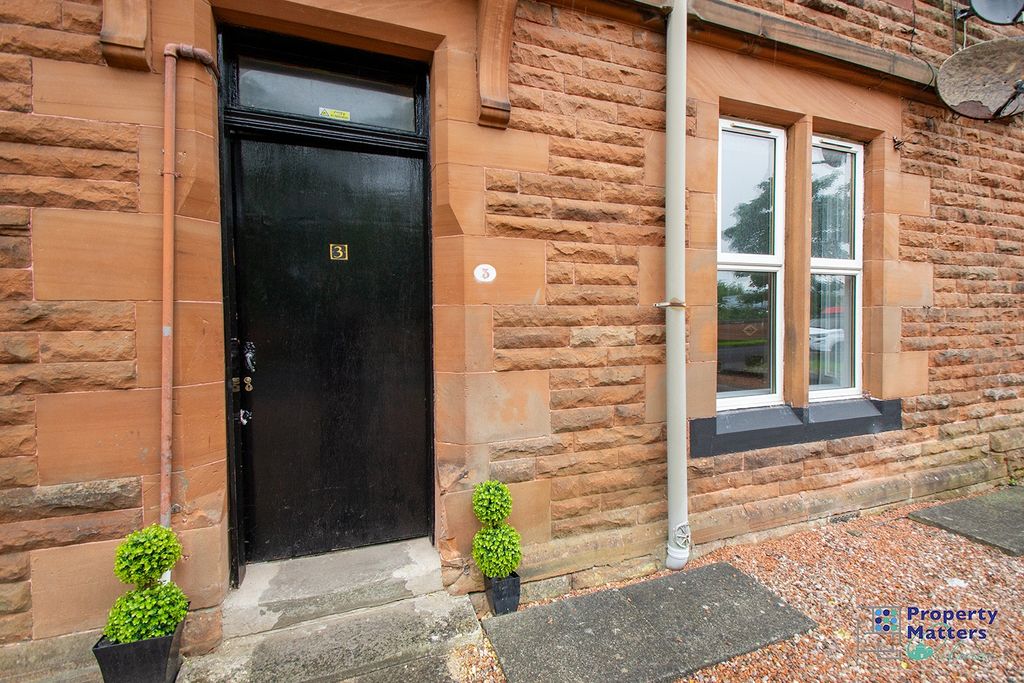 Property photo 2 of 11 Front