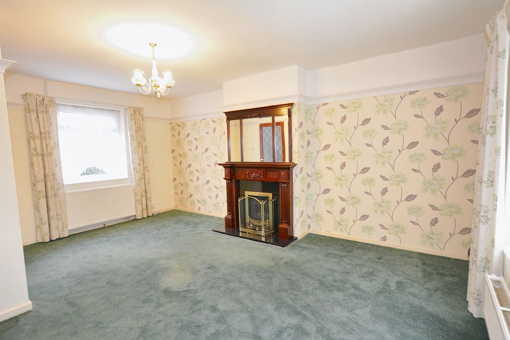 Property photo 3 of 16 Lounge.