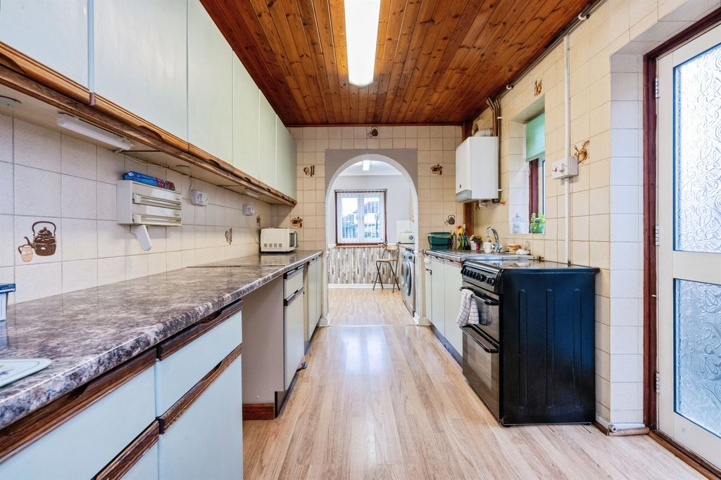 Property photo 3 of 31