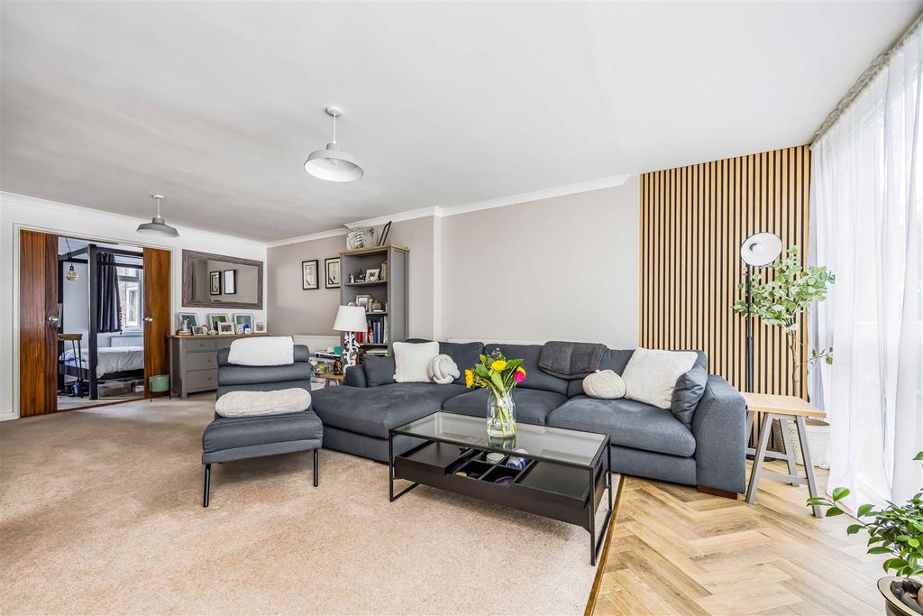 Property photo 2 of 35 Rampart Gardens, Hilsea-Small-Porticomarketing-Nex