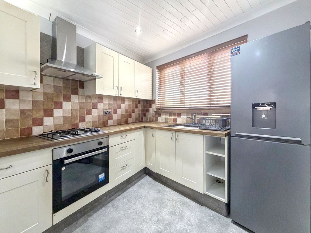 Property photo 3 of 12 Kitchen