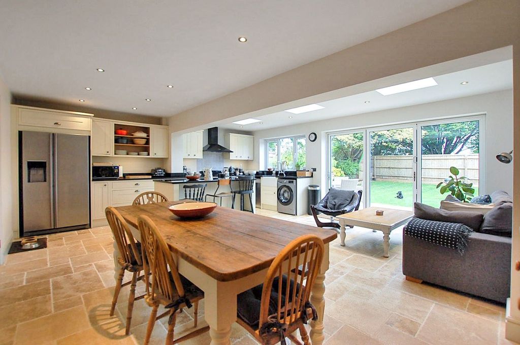 Property photo 2 of 11