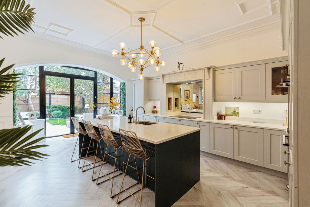 Property photo 3 of 17 Photo