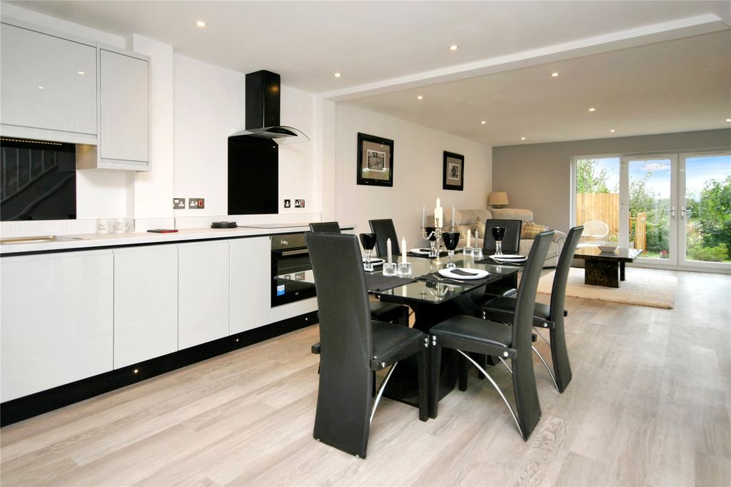 Property photo 1 of 11 Picture No. 24