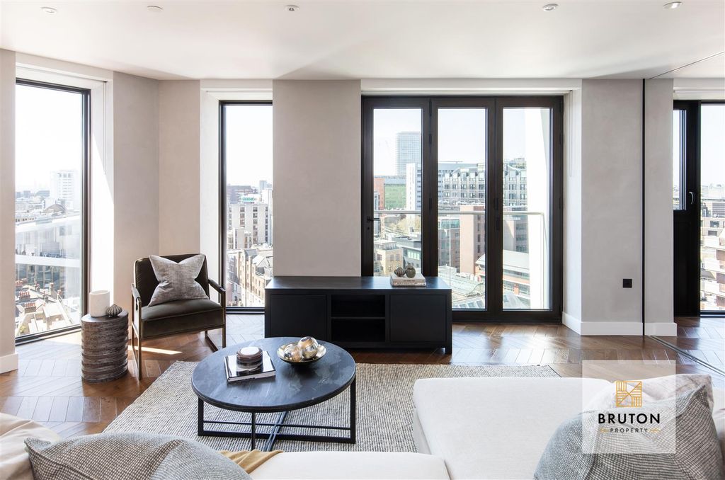 Property photo 2 of 28 Hexagon Apartments