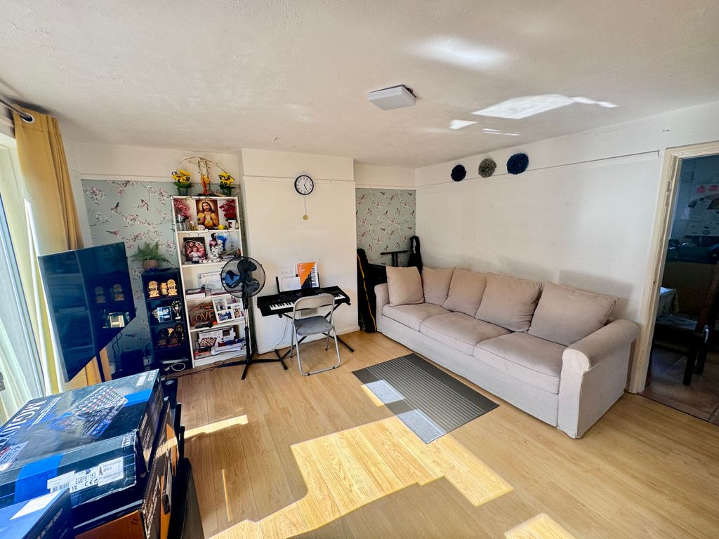 Property photo 3 of 11