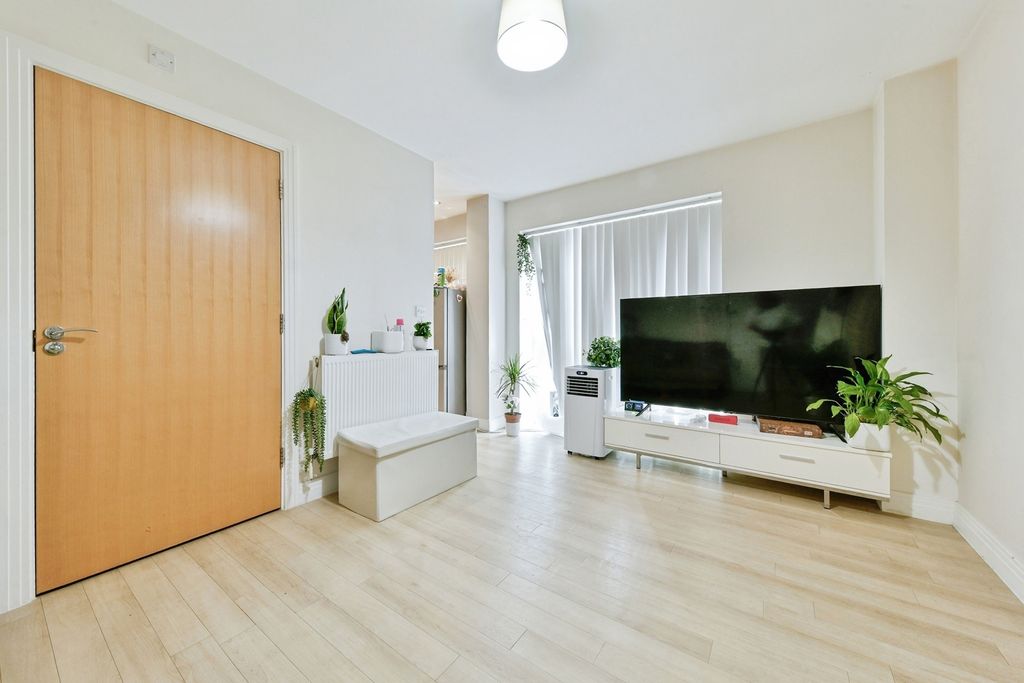 Property photo 2 of 17 Pbox-Img.Jpg