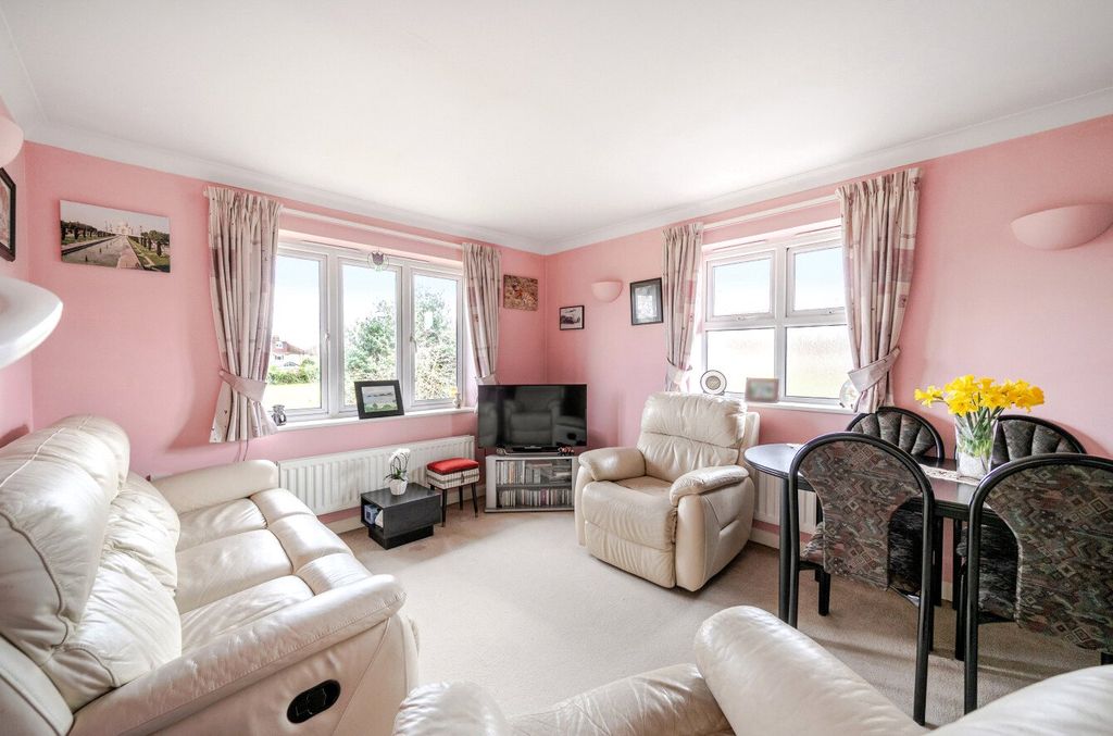 Property photo 2 of 18 Picture No. 02