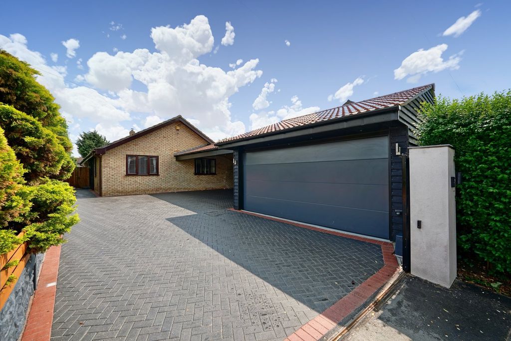 Property photo 1 of 27