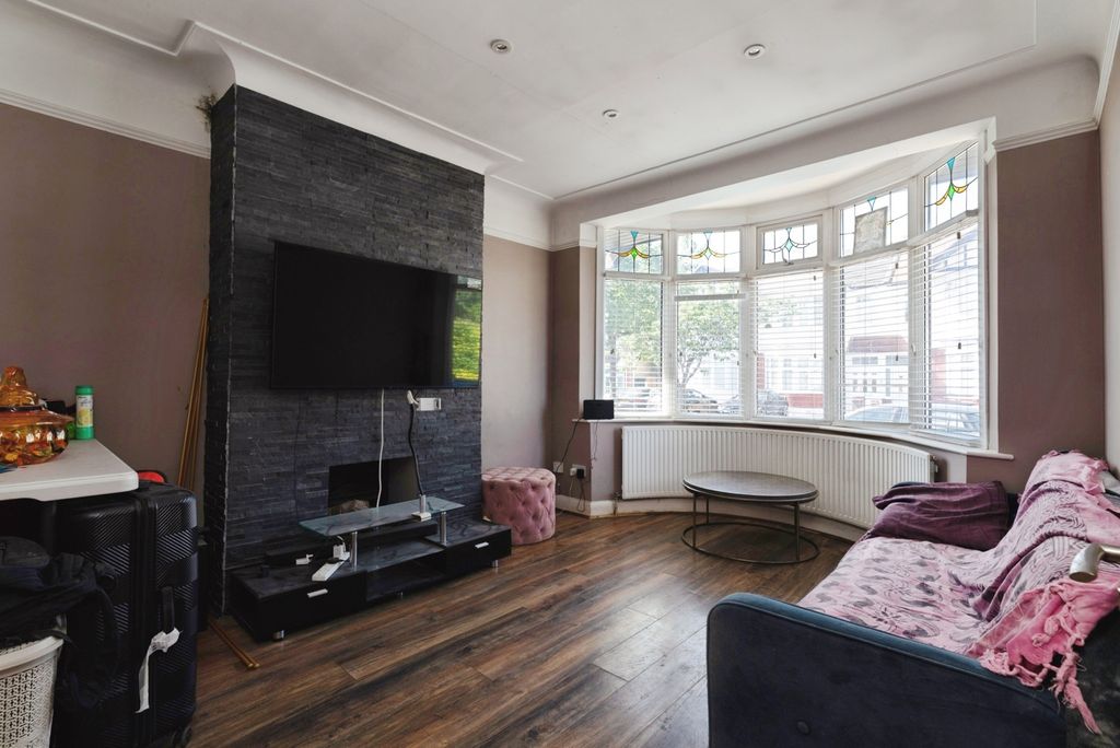 Property photo 3 of 19 Pbox-Img.Jpg