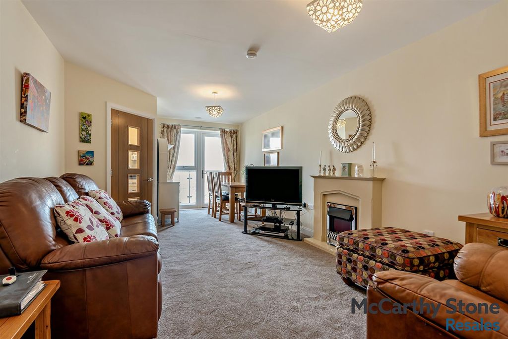 Property photo 1 of 11 8679589-Interior13-800.Jpg