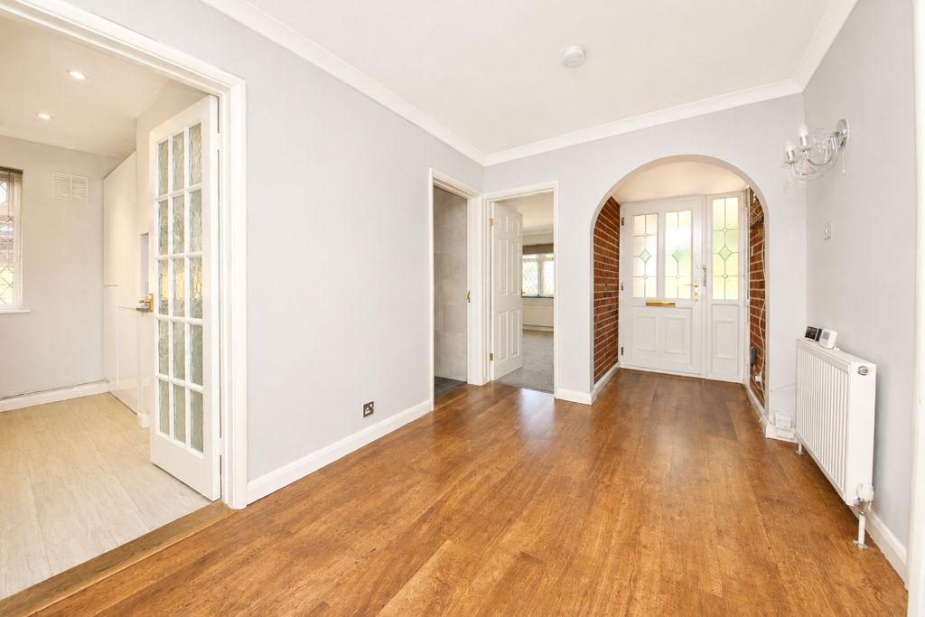 Property photo 2 of 16 Entrance Hall