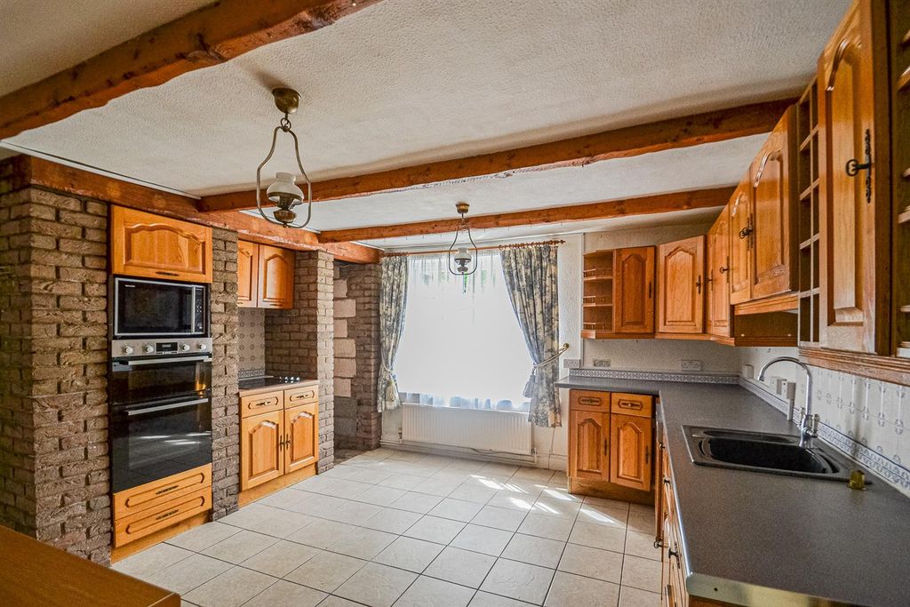 Property photo 2 of 25 Dining Kitchen