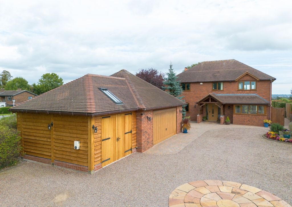 Property photo 3 of 37 Front Aspect