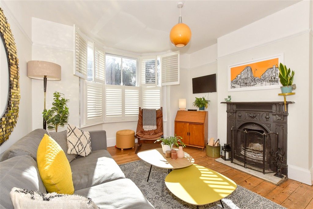 Property photo 2 of 12 Lounge