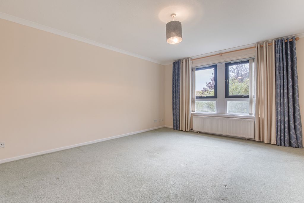 Property photo 2 of 13 Livingangle1