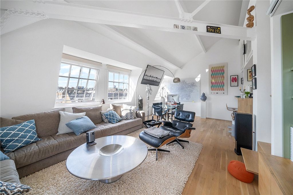 Property photo 3 of 29 Reception