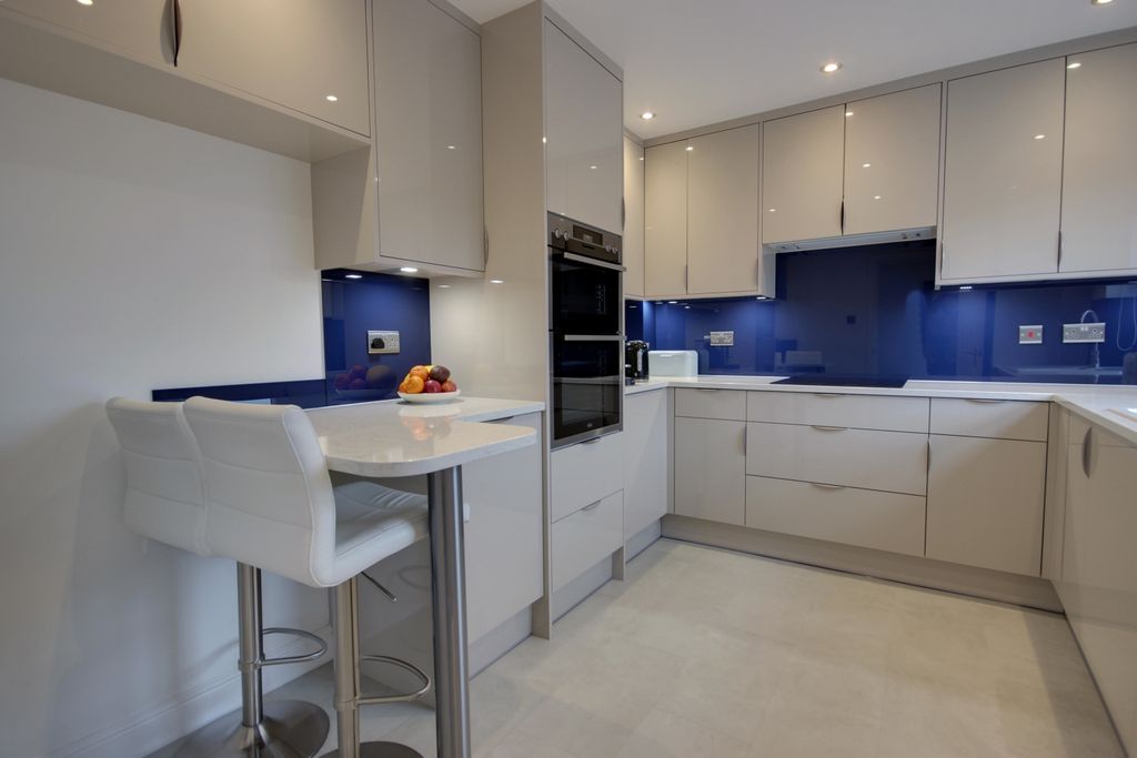 Property photo 1 of 23 1 Kit Din A