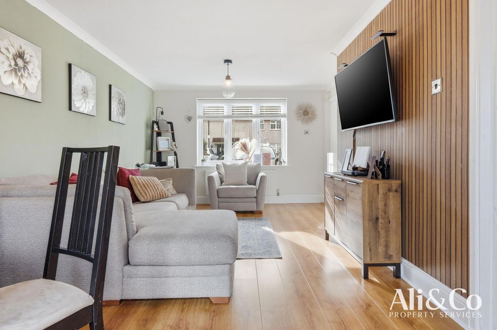 Property photo 2 of 25