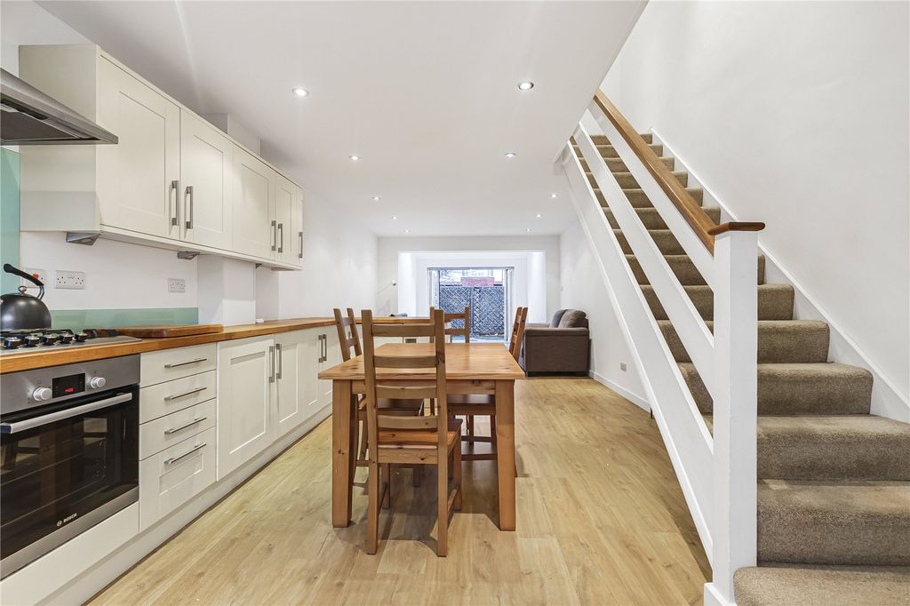 Property photo 3 of 10 Kitchen/Reception