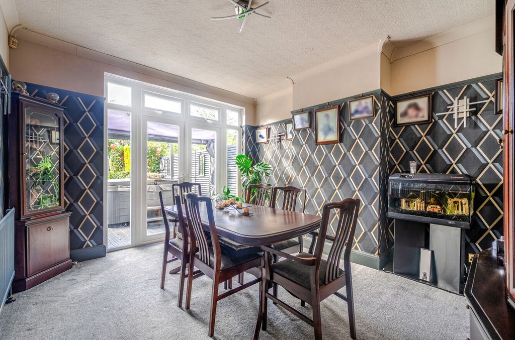 Property photo 3 of 20 1536742-17-1A15ee...
