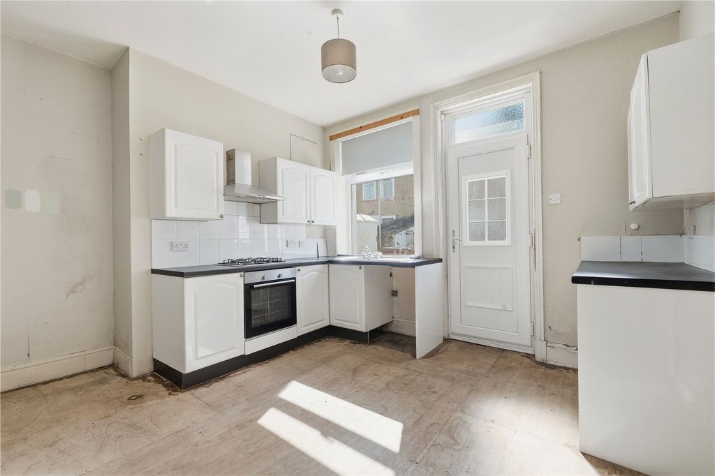 Property photo 3 of 12 Kitchen/Dining