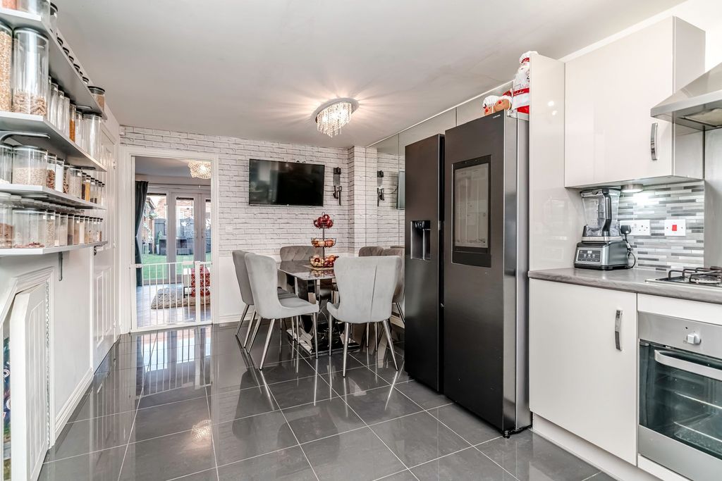 Property photo 3 of 34