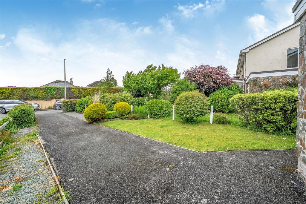 Property photo 2 of 20 Clobells Driveway.Jpg