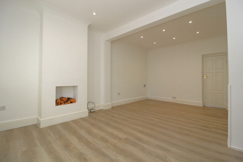 Property photo 2 of 11 Lounge View 1