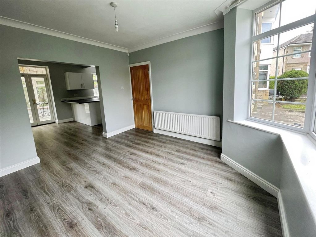 Property photo 3 of 17 Living Room