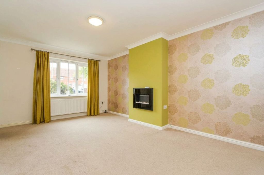 Property photo 2 of 25