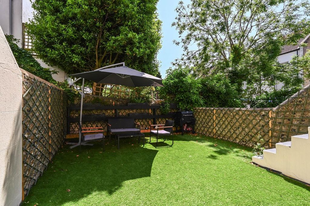 Property photo 2 of 16 Garden