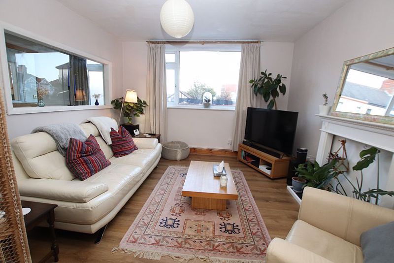 Property photo 3 of 11 Lounge