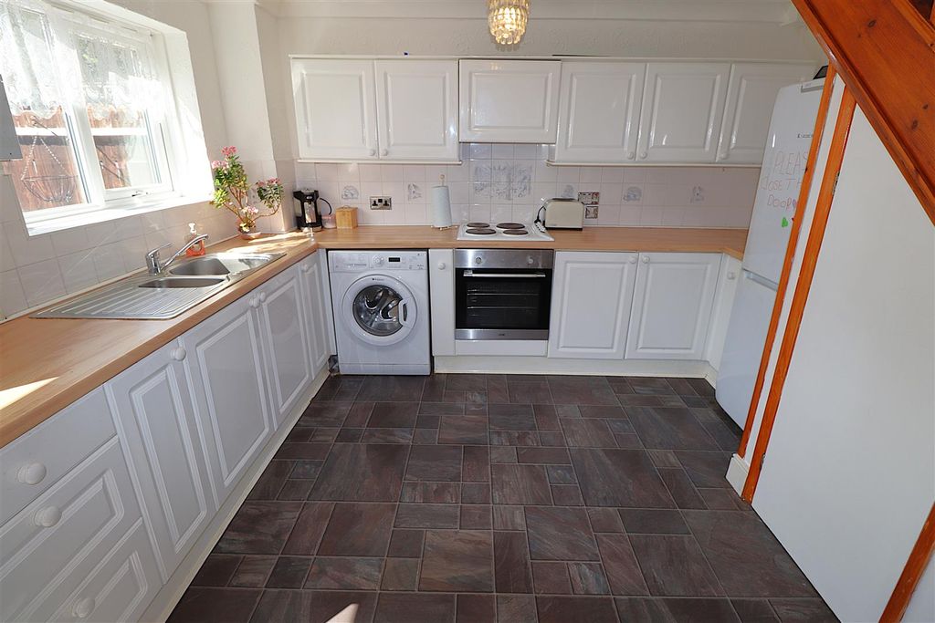 Property photo 3 of 15 Kitchen / Diner