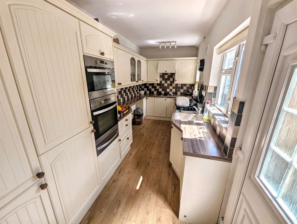 Property photo 2 of 15 Glapton701737220250525135701_Pxl_20250525_114414397_Gffpj.Jpg