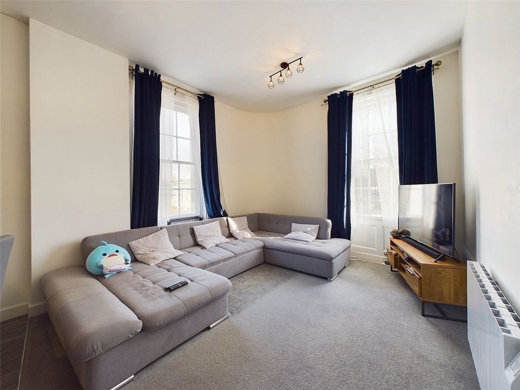 Property photo 2 of 8 Picture No. 05
